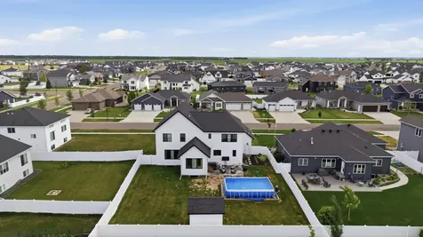 2651 Golden Lane S Fargo ND 58104