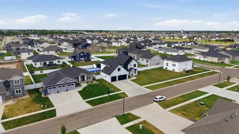 2651 Golden Lane S Fargo ND 58104