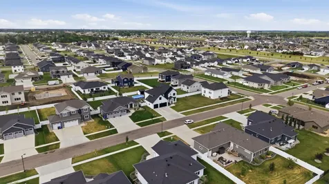 2651 Golden Lane S Fargo ND 58104