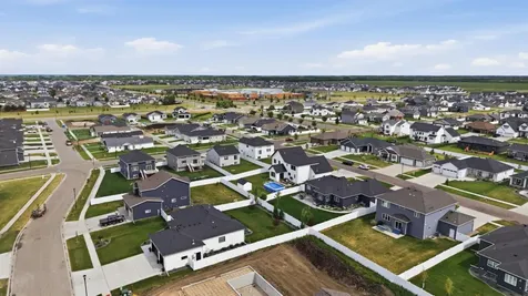 2651 Golden Lane S Fargo ND 58104