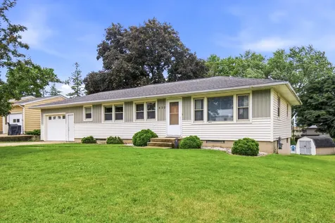 430 5th Street SW Plainview MN 55964
