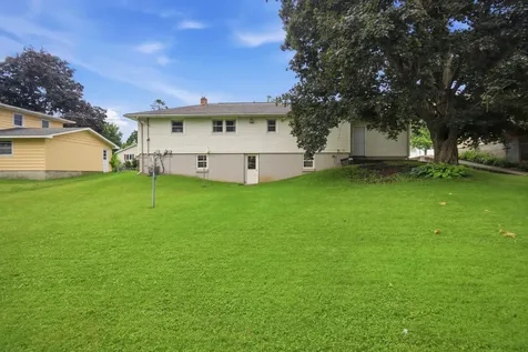 430 5th Street SW Plainview MN 55964