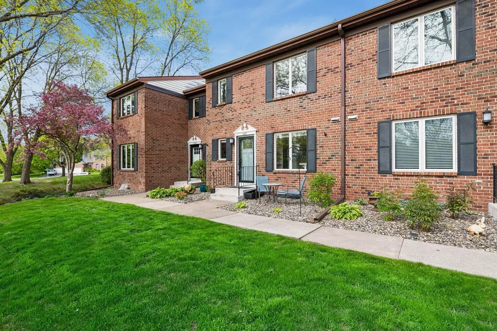 1092 Ivy Hill Drive Mendota Heights MN 55118