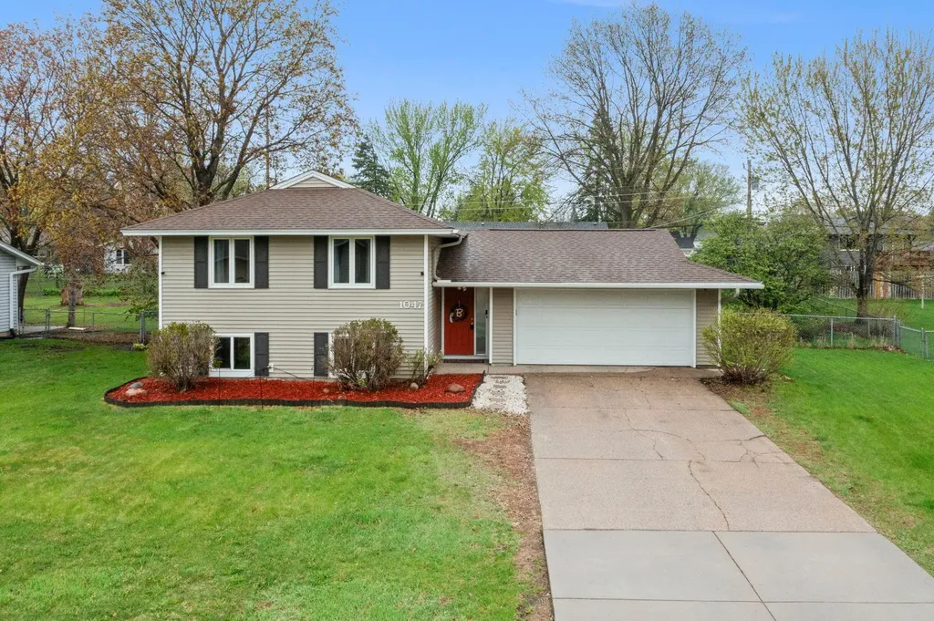 1047 Lowell Drive Apple Valley MN 55124