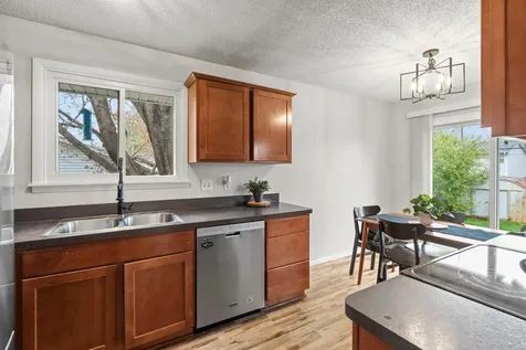 1047 Lowell Drive Apple Valley MN 55124