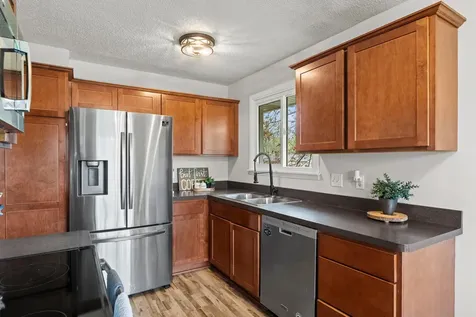 1047 Lowell Drive Apple Valley MN 55124