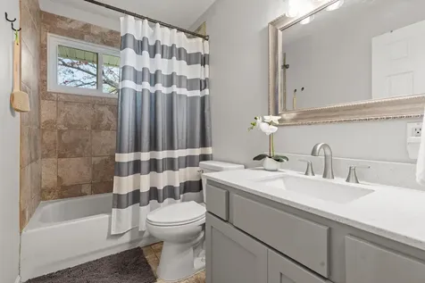 1047 Lowell Drive Apple Valley MN 55124