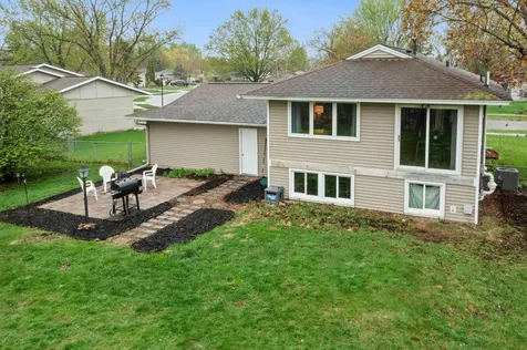 1047 Lowell Drive Apple Valley MN 55124