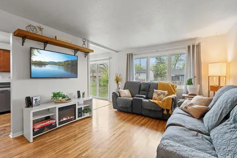1047 Lowell Drive Apple Valley MN 55124