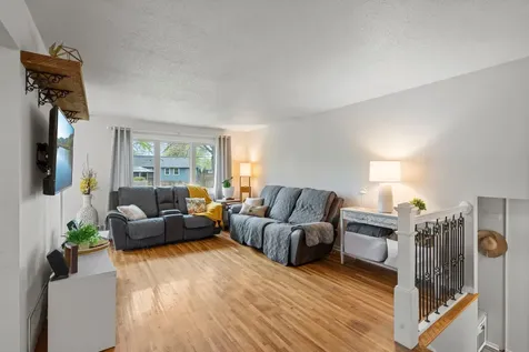 1047 Lowell Drive Apple Valley MN 55124