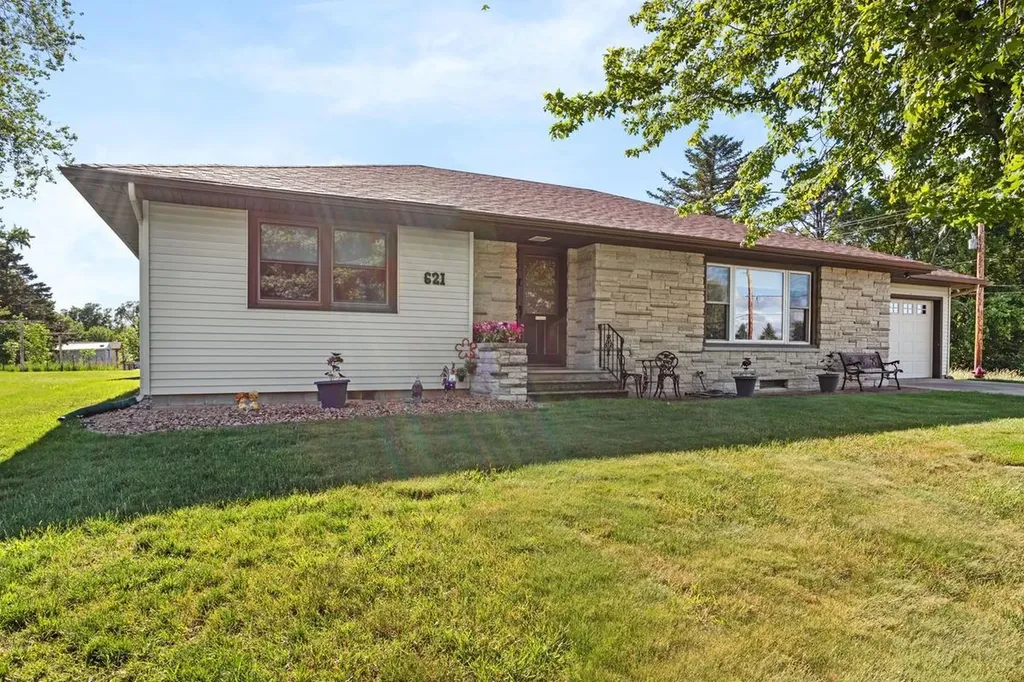 621 Main Street N Lonsdale MN 55046