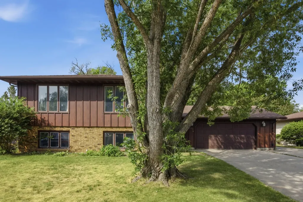 421 Rensvold Boulevard Moorhead MN 56560