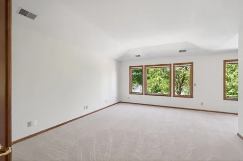 3034 Edgewater Drive Woodbury MN 55125