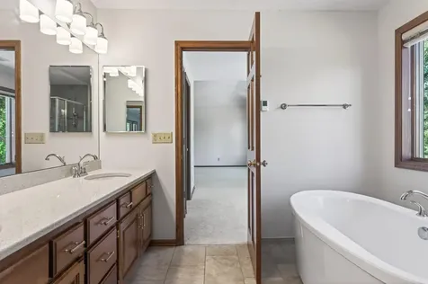 3034 Edgewater Drive Woodbury MN 55125