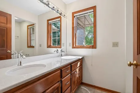 3034 Edgewater Drive Woodbury MN 55125