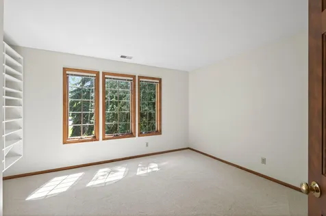 3034 Edgewater Drive Woodbury MN 55125