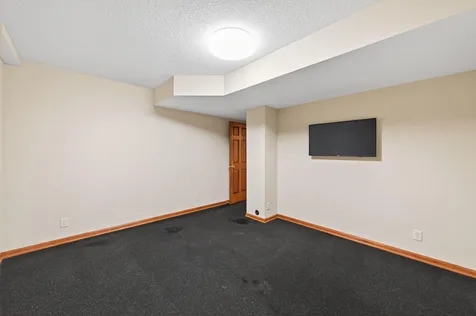 3034 Edgewater Drive Woodbury MN 55125