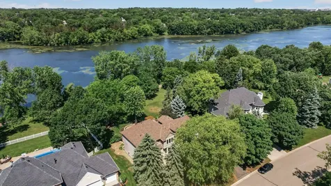 3034 Edgewater Drive Woodbury MN 55125