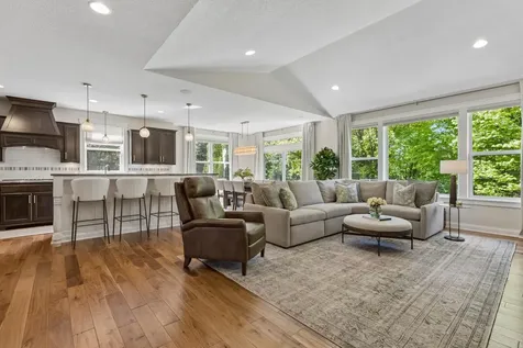 14 Beebe Avenue Mendota Heights MN 55118