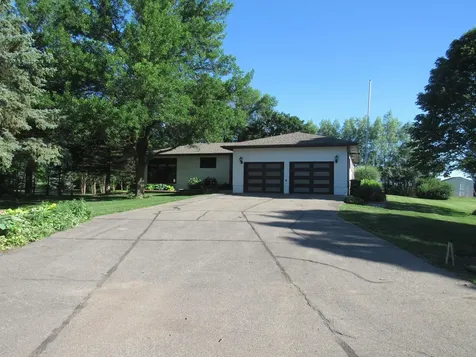 28 Linden Lane Blue Earth MN 56013
