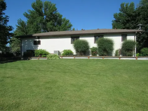 28 Linden Lane Blue Earth MN 56013