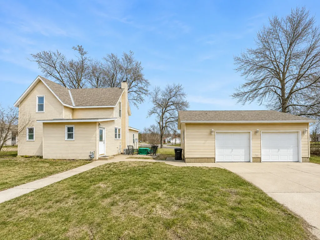 672 S Anna Avenue Lake Crystal MN 56055