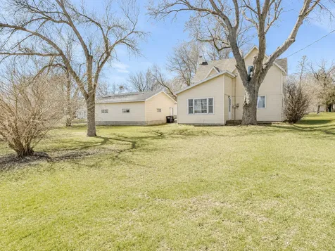 672 S Anna Avenue Lake Crystal MN 56055