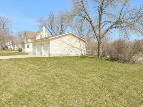 672 S Anna Avenue Lake Crystal MN 56055