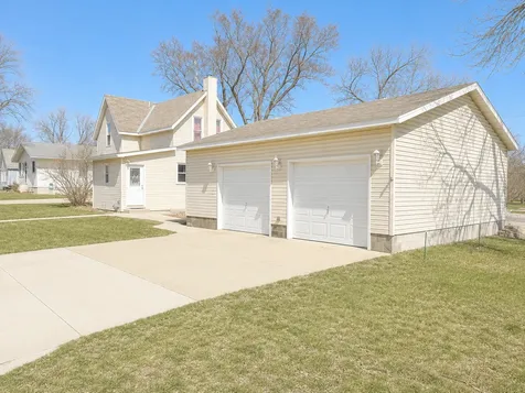 672 S Anna Avenue Lake Crystal MN 56055