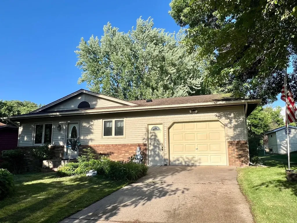 606 12th Street NE Little Falls MN 56345