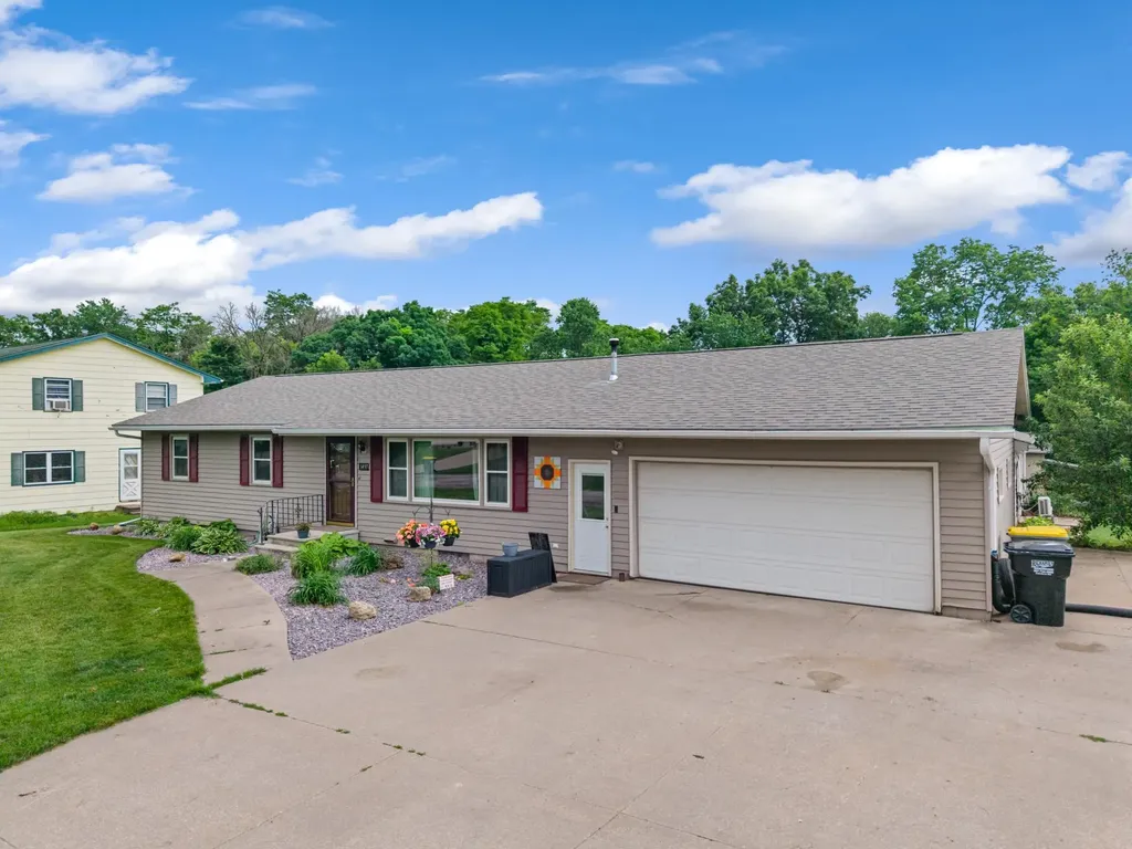 1497 Claudia Avenue La Crescent MN 55947