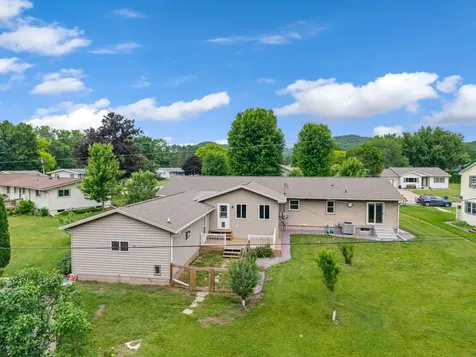 1497 Claudia Avenue La Crescent MN 55947