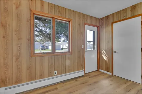 302 Squire Avenue Raymond MN 56282