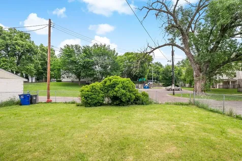 918 Edgerton Street Saint Paul MN 55130