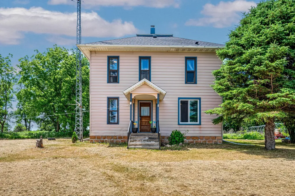 14089 430th Avenue Blue Earth MN 56013