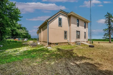 14089 430th Avenue Blue Earth MN 56013