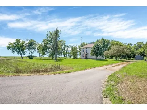 14089 430th Avenue Blue Earth MN 56013