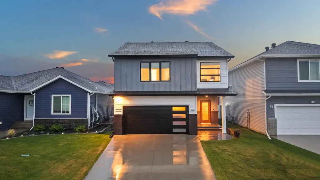 1566 66th Avenue S Fargo ND 58104