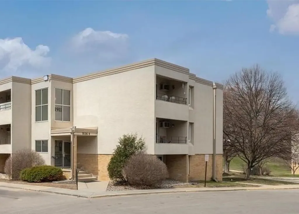 1911 Viking Drive NW Rochester MN 55901