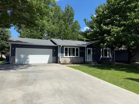 1340 Carriage Lane S Cambridge MN 55008