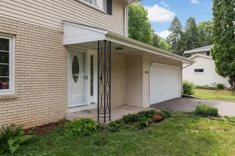 10928 London Drive Burnsville MN 55337