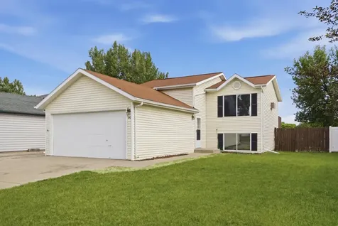 748 14th Avenue W West Fargo ND 58078