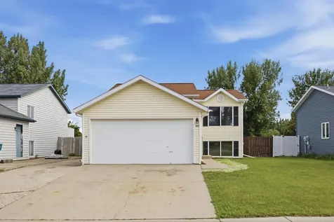 748 14th Avenue W West Fargo ND 58078