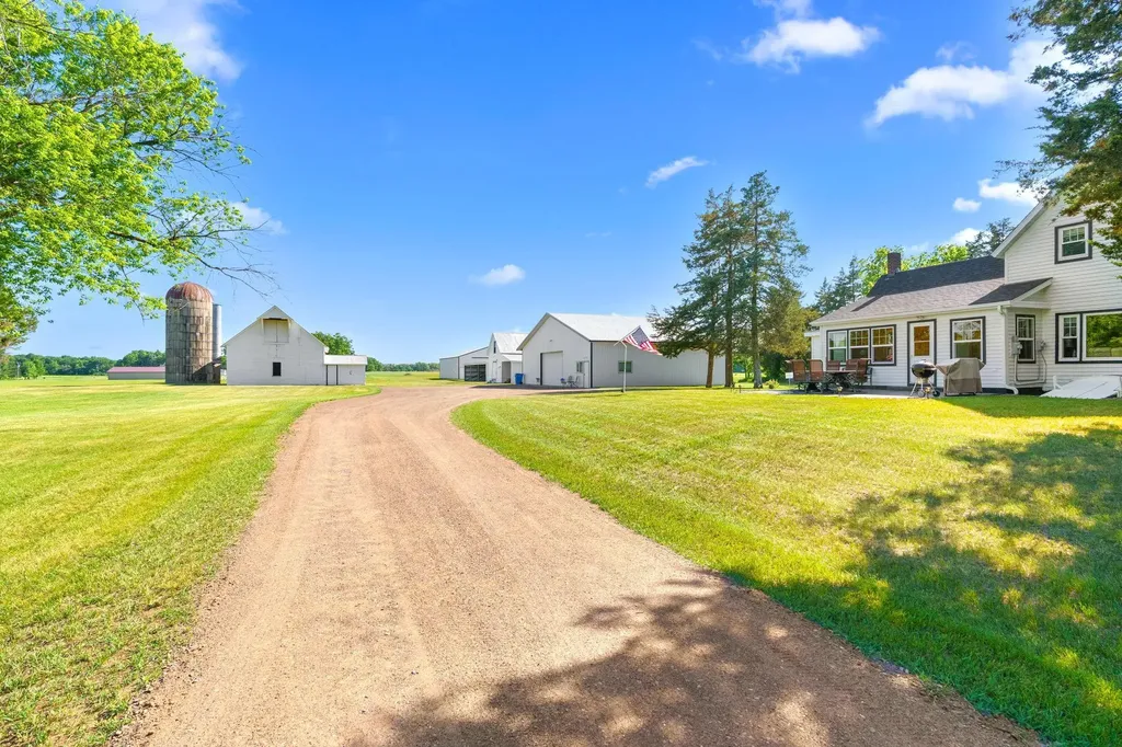 8946 285th Avenue NE North Branch MN 55056