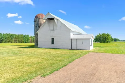 8946 285th Avenue NE North Branch MN 55056