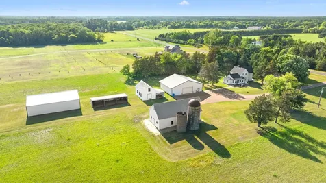 8946 285th Avenue NE North Branch MN 55056