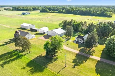 8946 285th Avenue NE North Branch MN 55056