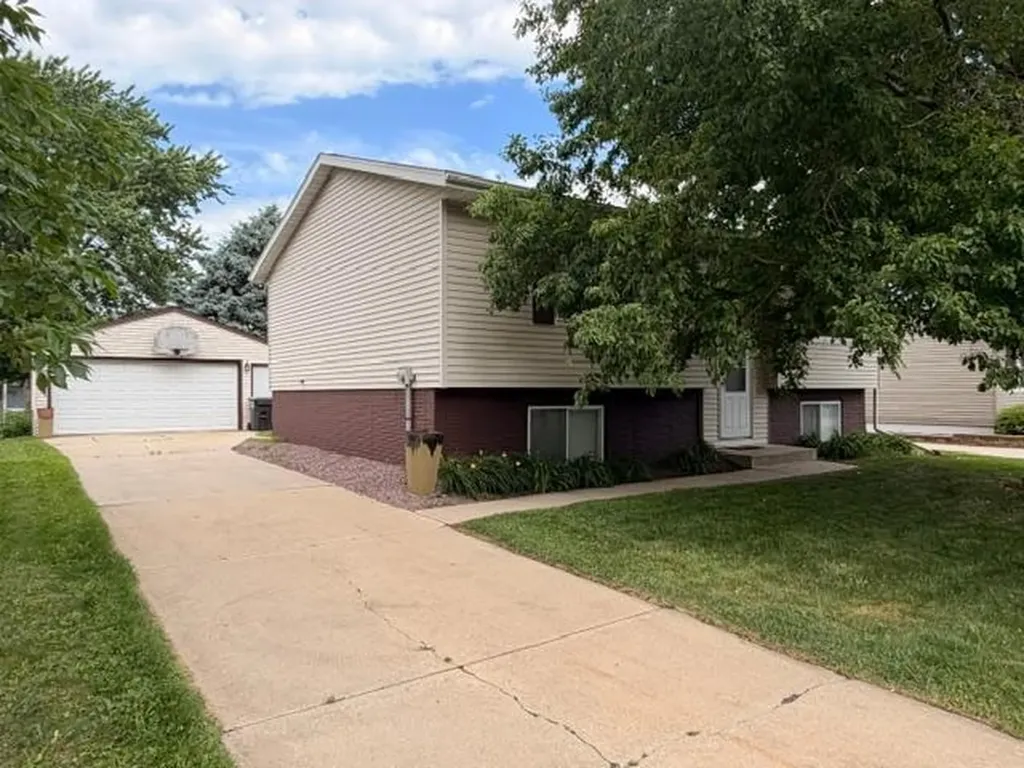 4911 22nd Avenue NW Rochester MN 55901