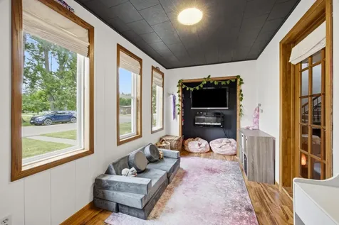 325 2nd Street S Casselton ND 58012