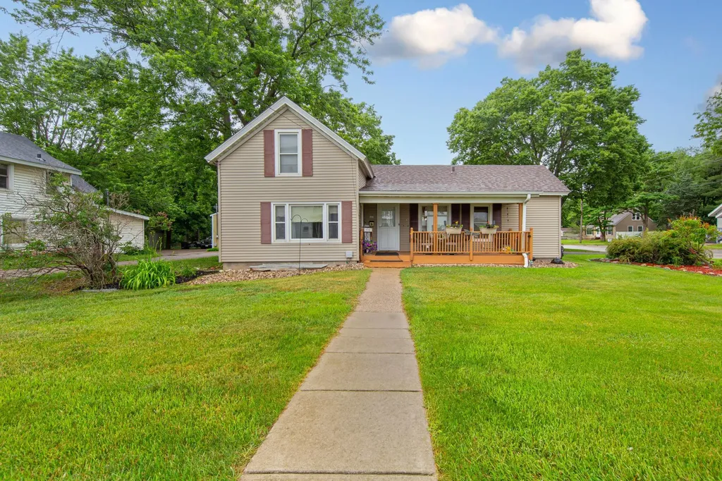 806 5th Street NW Faribault MN 55021